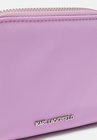 KARL LAGERFELD IKON SMALL - Denarnica - violetta