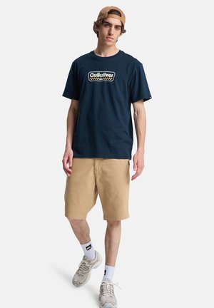 - T-shirt z nadrukiem