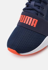 Puma WIRED RUN JR UNISEX - Chaussures de running sur route - peacoat/red