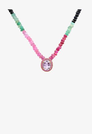 Collar de piedras preciosas multicolores que presenta cuentas rosas, verdes y negras. En el centro hay una gran piedra ovalada de color púrpura claro enmarcada por acentos rosas.