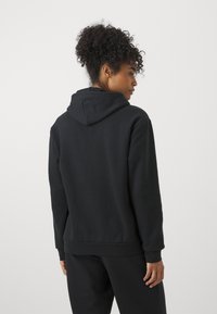 adidas Sportswear ESSENTIALS SMALL LOGO FEEL COZY HOODIE - Sweatshirt com capuz - black