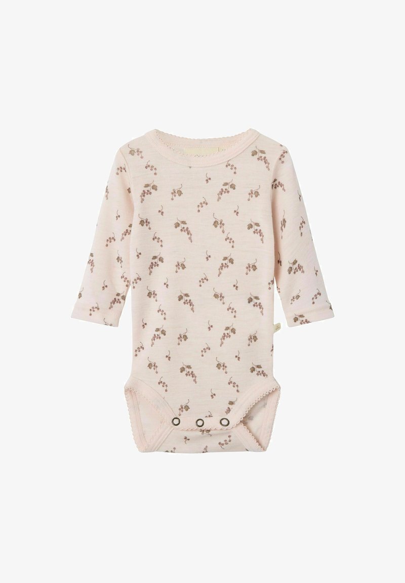 Šviesiai rožinė ilgomis rankovėmis bodysuit su rudu gėlių raštu, turintis banguotą apykaklę ir spaudėmis apačioje, kad būtų lengva apvilkti.