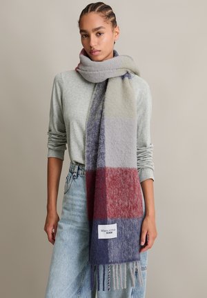 Sciarpa di lana con motivo a quadri multicolore in tonalità di grigio, rosso e blu. Rifinita con frange; etichetta del marchio visibile.