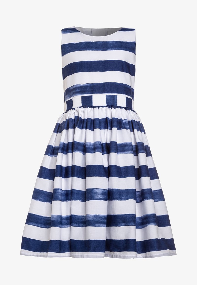 Sukienka w paski z bezrękawowym krojem, z wyraźnymi granatowymi i białymi poziomymi paskami, dopasowaną górą i rozkloszowanym dołem.