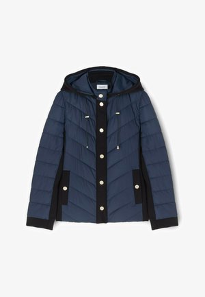 Laivastonsininen tikattu takki mustilla korostuksilla, edessä painonapit, kaksi etutaskua, kiristysnauhalla varustettu huppu ja pitkät hihat.