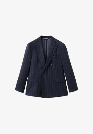 Blazer doppiopetto blu navy con sottili righe bianche, rever a lancia e tasche con patta, mostrato su sfondo bianco.