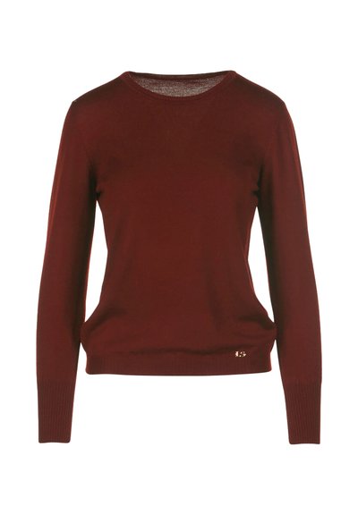 Pulover tricotat burgund cu mâneci lungi, guler rotund, manșete și tiv côtelate. Prezintă un mic accent aurit în partea stângă jos.