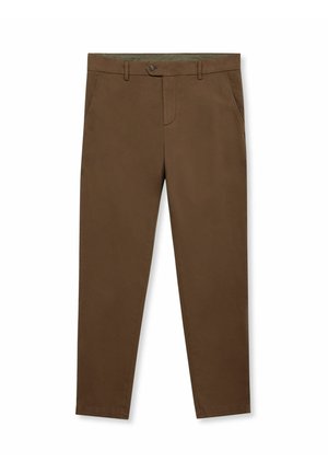 Bruine broek met rechte pijpen, voorzakken, riemlussen en een knoopsluiting aan de tailleband, weergegeven tegen een witte achtergrond.