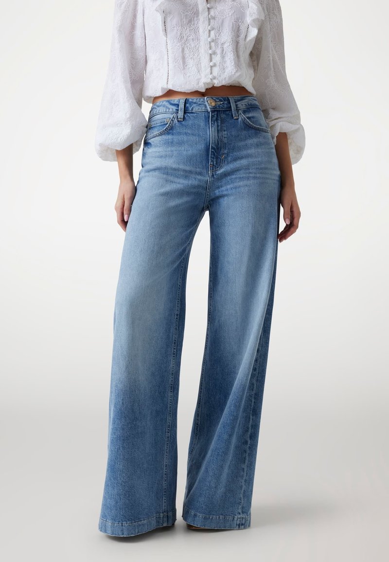 Guess - BELLAGIO WIDE LEG - Relaxed fit jeans - blau, Enlarge