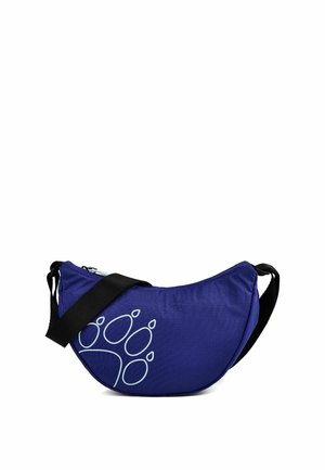 Blaue schultertasche in Halbmondform mit schwarzem verstellbarem Riemen und weißem Pfotenabdruck auf der Vorderseite.