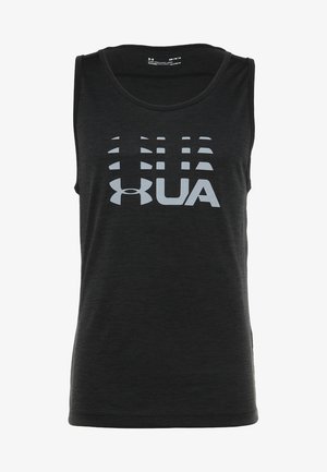 Zwart mouwloos sporttanktop met groot reflecterend grijs Under Armour-logo en gestileerde "UA"-letters aan de voorkant.