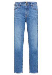 Vaqueros de mezclilla azul claro con un corte recto, que cuentan con cinco bolsillos, un cierre de cremallera y un ligero desgaste, realzados con costuras en naranja.