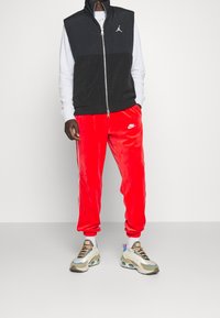 Jordan Väst - black