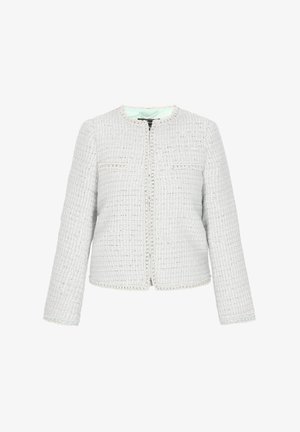Svetle šedý tvídový sako s texturovaným povrchem, kulatým výstřihem a předními kapsami. Má kontrastní lem a otevřený přední design.