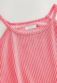 Next REGULAR FIT - STRAPPY HALTER - Freizeitkleid - coral pink stripe