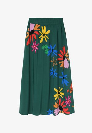 Zöld virágmintás midi szoknya, könnyű anyagból készült, élénk, több színben pompázó virágmintákkal és kényelmes, elasztikus derékrésszel.
