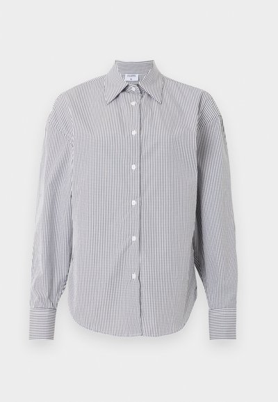 Πουκάμισο με μακριά μανίκια, μικρό ασπρόμαυρο καρό μοτίβο, μυτερό γιακά και μανσέτες με κουμπιά.