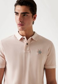 Guess CLASSIQUE - Polokošeľa - puderrosa