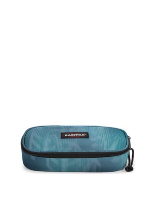 Estuche rectangular para lápices Eastpak azul con cremallera negra y parche con logo en la parte superior, con un patrón abstracto sutil.