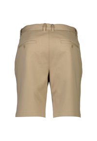 Pantaloni shorts beige realizzati in tessuto liscio, con design sartoriale, due tasche posteriori con bottoni e una vita con passanti per la cintura.