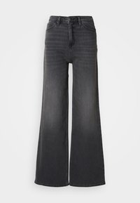 Jean noir taille haute à jambes larges, fermeture avant par bouton et fermeture éclair, poches avant et arrière, avec un léger effet délavé sur les cuisses.