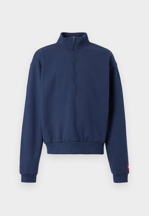 Sweatshirt bleumarin cu fermoar pe jumătate, mâneci lungi, manșete și tiv striate; țesătură moale; are un mic logo pe mânecă.