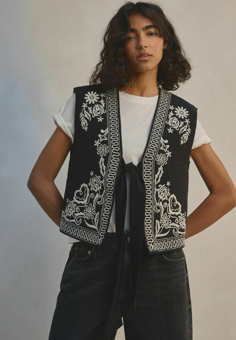 Next - Smanicato - black, Ingrandire