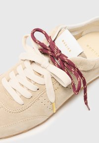 Nubikk BILLY LOU - Sportbačiai - beige