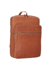 Mochila de cuero marrón con un acabado texturizado, que cuenta con un compartimento principal con cremallera, un bolsillo frontal con cremallera y un asa superior reforzada.