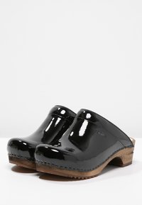 Sanita CLASSIC OPEN - Zuecos - black