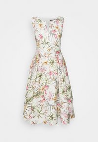 Robe sans manches en tissu blanc, avec des motifs tropicaux roses et verts, un décolleté en V et une silhouette évasée en A.