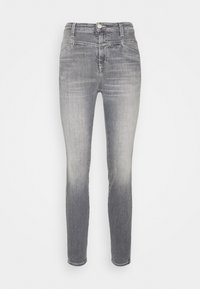 Jeans ajustados grises con detalles desgastados, botón frontal y bolsillos, exhibidos sobre un fondo blanco.