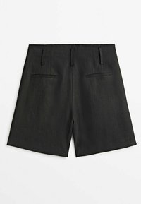 Shorts noirs ajustés avec poches passepoilées à l'arrière et passants pour ceinture, posés à plat sur un fond blanc.