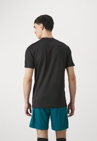 Nike Performance TOP  - Spordi T-särk - black