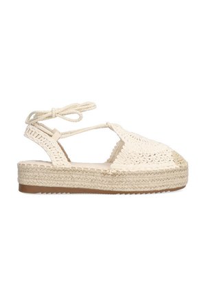 Sandalia de esparto beige con parte superior trenzada, cintas ajustables en el tobillo y una suela de yute gruesa. La punta redondeada y los detalles texturizados realzan el diseño.