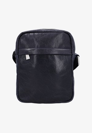 Kleine zwarte leren crossbodytas met ritssluiting, verstelbare riem en subtiel merkje aan de voorkant.