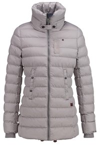 Giacca isolante grigio chiaro con colletto alto, chiusura frontale con zip e due tasche con bottone a pressione. Design imbottito con una finitura texture.