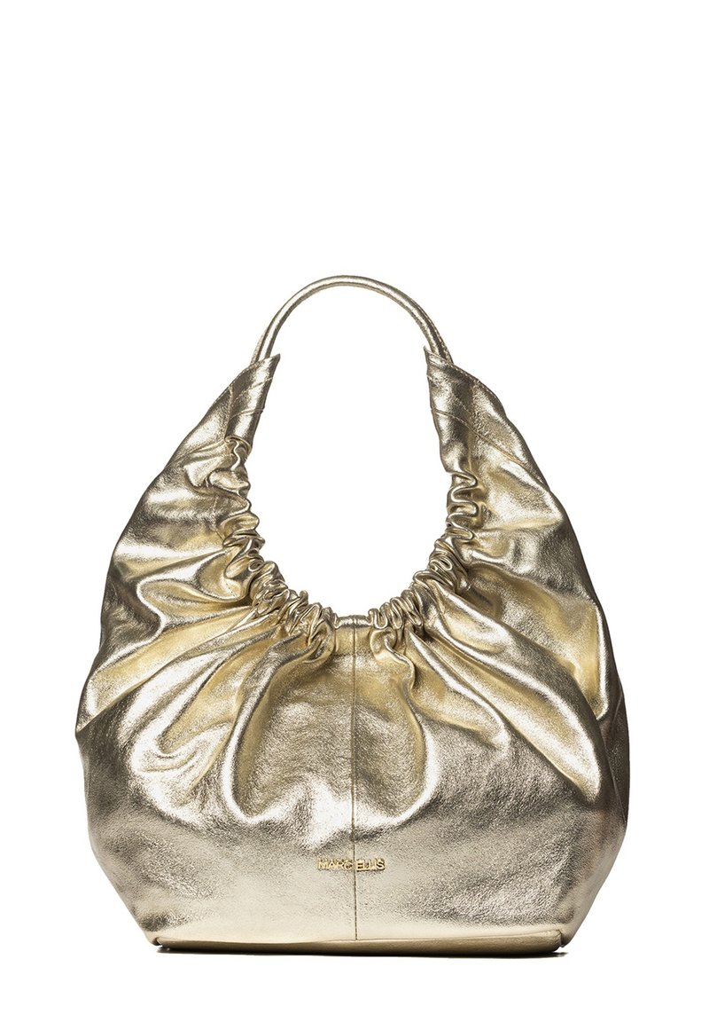 Borsa metallica dorata con texture arricciata, superficie morbida e silhouette arrotondata. Presenta una maniglia circolare e un dettaglio del logo impresso.