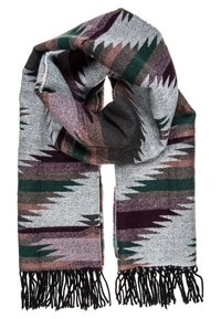 Écharpe tissée avec des motifs géométriques en gris, vert, bordeaux et rose. Présente des franges aux extrémités ; texture douce.