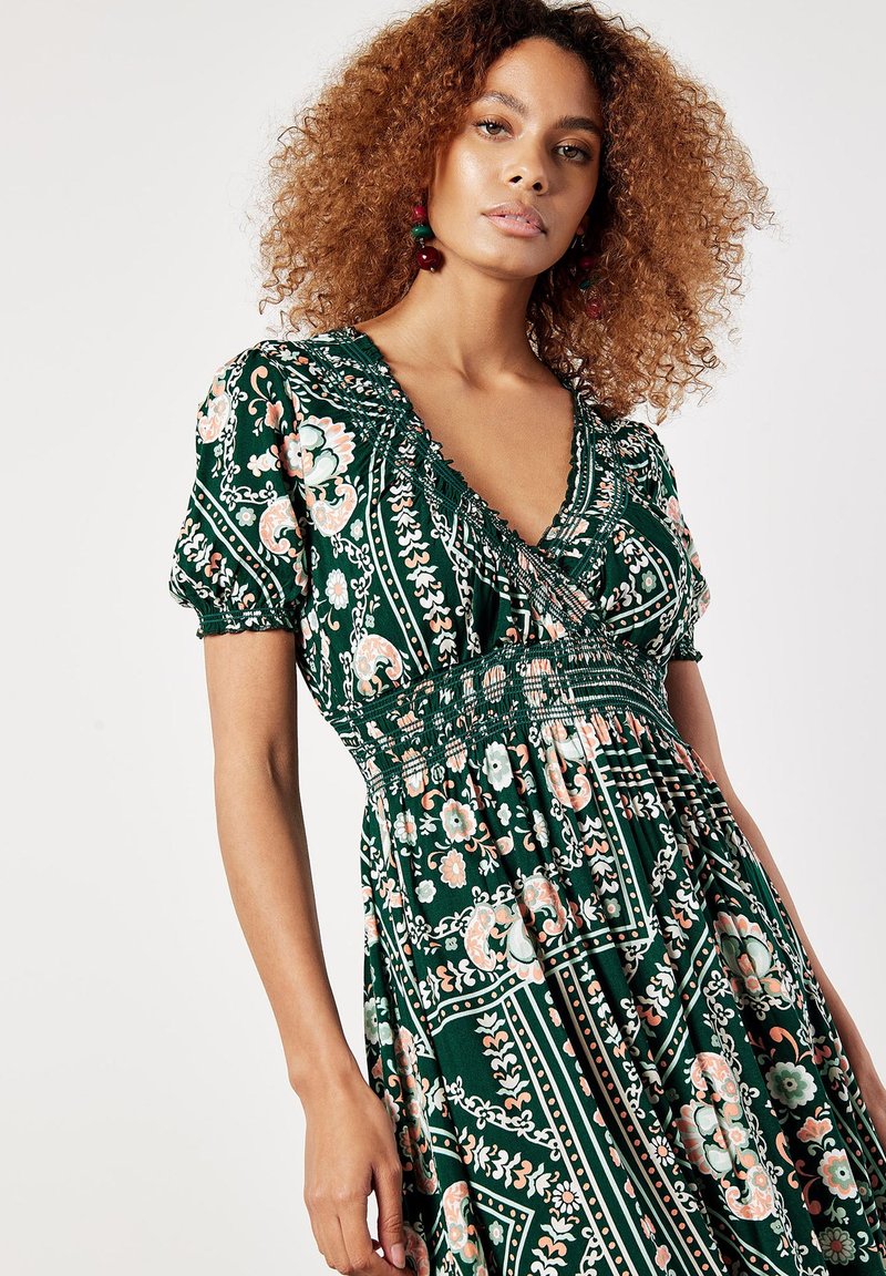 Apricot SMOCKED - Maxi dress - green - Zalando