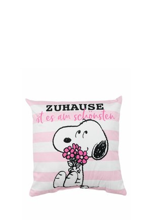 Pink and white striped pillow with Snoopy holding a pink flower bouquet and German text saying "Zuhause ist es am schönsten."