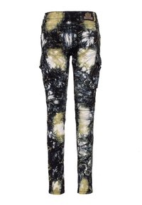 Pantalones cargo de tie-dye en negro, blanco y verde oliva. Presentan un corte ajustado, bolsillos frontales y traseros, y un acabado de tela texturizada.