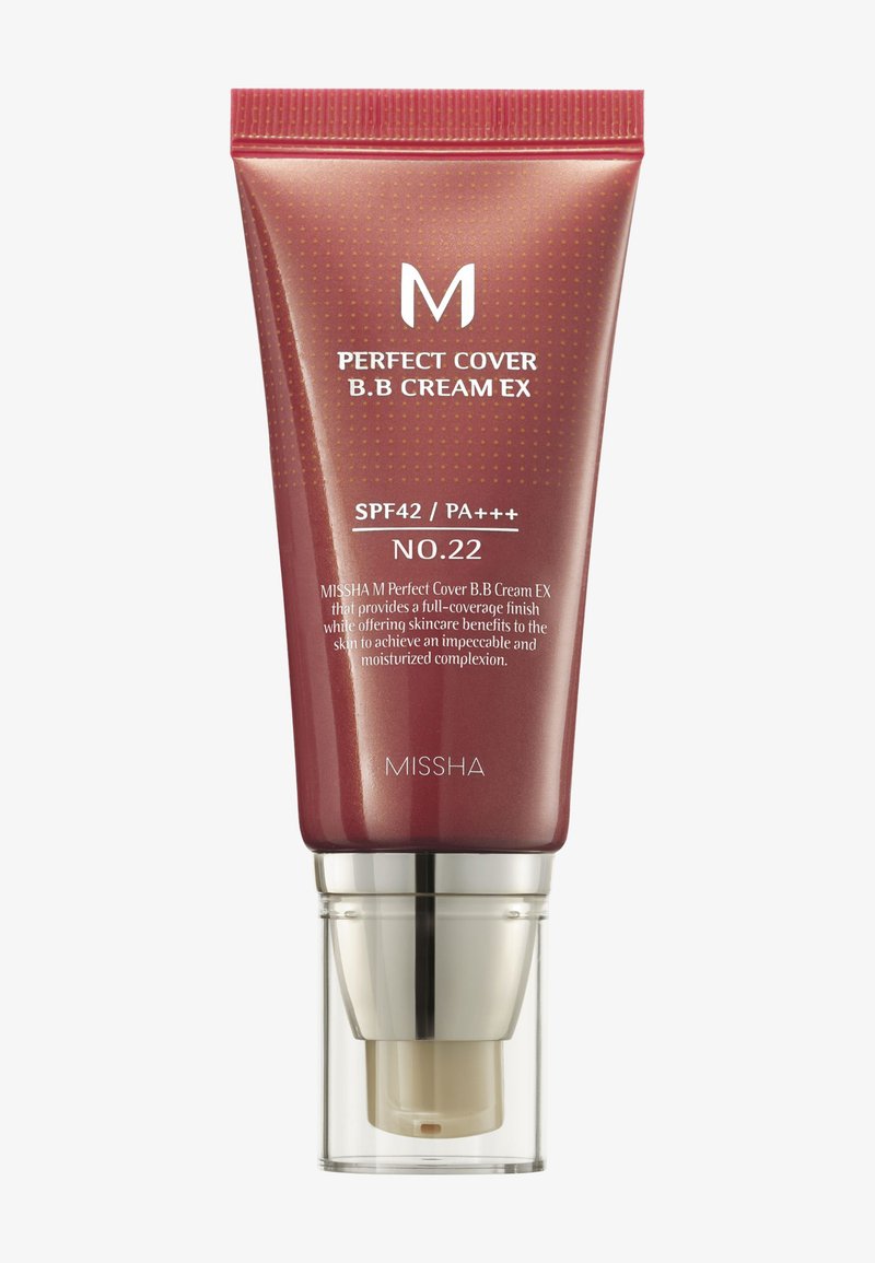 Tube av MISSHA Perfect Cover B.B Cream EX SPF42 PA+++ i nyanse nr. 22 med pumpe og rød prikket emballasje.