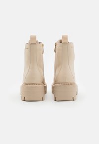 Tamaris Kotníkové boty na platformě - beige