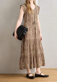 b.young Robe de jour - light brown
