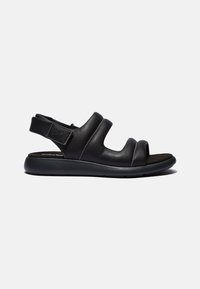 Mustat nahkasandaalit, joissa on kolme leveää hihnaa, avoin kärki ja pehmustettu pohja. Sisältää valkoista ommelta ja takana slingback-mallin.