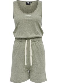 Combinaison verte sans manches en tissu doux ; dotée d'un col rond, d'une taille élastique avec cordon de serrage et de poches latérales.