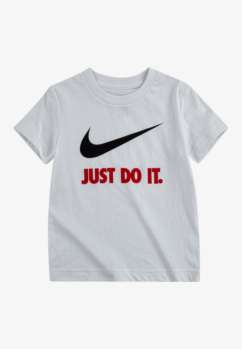 Balta medvilninė marškinėliai su dideliu juodu Nike swoosh logotipu ir raudonu užrašu "JUST DO IT" priekyje. Trumpomis rankovėmis, apvaliu kaklu.