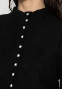 Gestuz Strickjacke - black