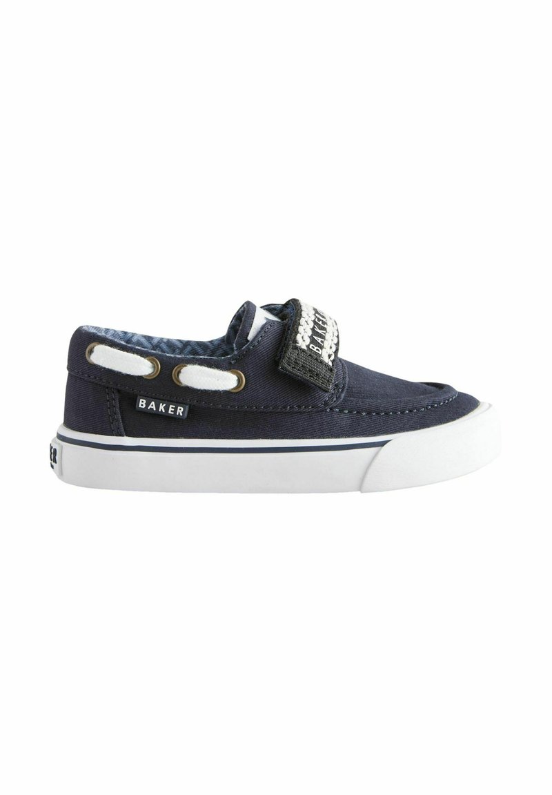 Námornícká plátenná slip-on obuv s bielou gumovou podrážkou, kontrastným šitím a suchým zipsom s textom "BAKER"; vnútorné textúrované podšívkové.